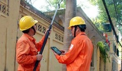 EVN Hà Nội sử dụng bộ thiết bị. Nguồn ảnh: evnhanoi.vn