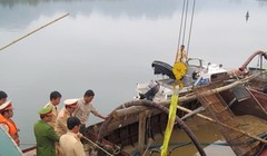 Một vụ bắt cát tặc trên sông Hồng.