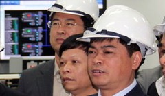 Ông Nguyễn Xuân Sơn (bìa phải) khi vừa được bổ nhiệm 