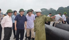 Bộ trưởng Xây dựng kiểm tra việc khắc phục sự cố vỡ đường ống khiến 2 thành phố Hạ Long, Cẩm Phả mất nước sinh hoạt.