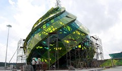 Công trình khối nụ hoa tại quảng trường Lâm Viên TP Đà Lạt thời điểm đang thi công tháng 5-2015 