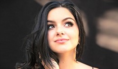 Ariel Winter, 17 tuổi, đã phải phẫu thuật thu nhỏ “vòng một”