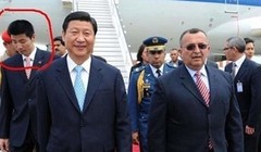 Vệ sĩ (người được khoanh đỏ) của ông Tập Cận Bình luôn theo sát từng bước chân.