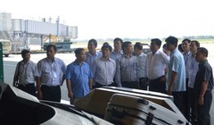 Sân bay Nội Bài: soi chiếu...thùng rác, thấy iPhone 5  