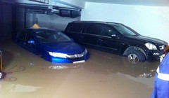 Tầng hầm chung cư và cả căn hộ Green Hills ngập nặng làm hư hại rất nhiều tài sản của cư dân - Ảnh: Đình Sơn