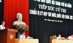 Phó Chủ tịch Quốc hội Huỳnh Ngọc Sơn phát biểu tại buổi tiếp xúc cử tri TP. Đà Nẵng sáng 1/0 (Ảnh: HC)