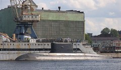 Tàu ngầm Kilo trước vùng nước của Nhà máy Admiralty ở St. Petersburg, Nga - Ảnh: Nhà máy