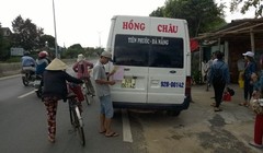 Phương dùng bằng lái xe giả để điều khiển ô tô chở khách Ảnh: CSGT cung cấp