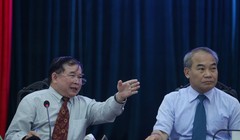 Thứ trưởng Bộ GD-ĐT Bùi Văn Ga (trái) và Thứ trưởng Nguyễn Vinh Hiển tại buổi họp báo - Ảnh: Nguyễn Khánh