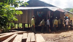 Gỗ lậu phát hiện tại xã Trà Bui - Ảnh: C.T.V