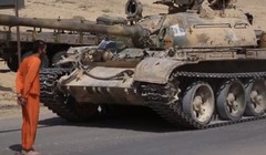 IS dùng xe tăng xử tử lính Syria