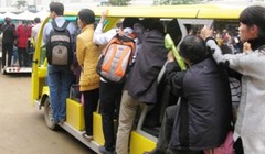 Cảnh đi xe điện ở khu du lịch của "đại gia" Ninh Bình