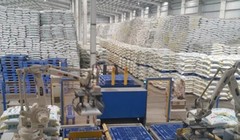 Dây chuyền sản xuất DAP của nhà máy. (Ảnh: Lục Hương Thu/TTXVN)