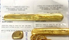 Một số miếng vàng “rởm” đã qua mặt được các chủ cửa hàng vàng bạc - Ảnh: T.K