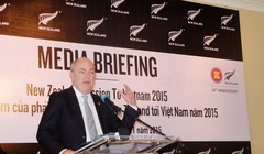 ộ trưởng Bộ Khoa học và Sáng kiến New Zealand Steven Joyce chia sẻ thông tin tại buổi gặp gỡ ngắn với phóng viên ở TPHCM - Ảnh: Quốc Hùng