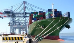 Tàu CSCL Star trọng tải 157 ngàn tấn cập cảng CMIT- Bà Rịa, Vũng Tàu