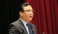 Phó Chủ tịch Quốc hội Huỳnh Ngọc Sơn phát biểu tại buổi tiếp xúc cử tri Đà Nẵng sáng 30/11 (Ảnh: HC)