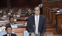 Chủ tịch CNRP Sam Rainsy phát biểu tại phiên họp Quốc hội khóa 5. Ảnh: Xuân Khu - P/v TTXVN tại Campuchia.