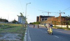 Nhiều lô đất như thế này tại quận ven biển ở Đà Nẵng đã rơi vào tay người Trung Quốc (Ảnh: Zing/VOV)