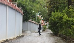 Biệt phủ của đại gia vàng Ngô Văn Quang vẫn chưa suy chuyển (ảnh chụp chiều 7.12) - Ảnh: Lê Đình Dũng.