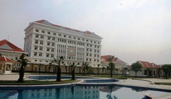 Nhà khách tỉnh Quảng Nam, với kinh phí xây dựng 188 tỉ đồng từ ngân sách nhà nước, khiến nhiều người lầm tưởng là khu resort hoặc khách sạn cao cấp. (Ảnh: báo Tuổi trẻ)