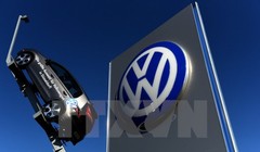 Logo hãng Volkswagen tại một chi nhánh ở Duesseldorf, miền tây nước Đức. (Ảnh: AFP/TTXVN)
