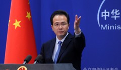 Người phát ngôn Bộ Ngoại giao Trung Quốc Hồng Lỗi. Ảnh: FMPRC