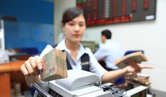 Từ ngày 18-12, lãi suất tiền gửi cá nhân bằng đô la Mỹ đã về 0%