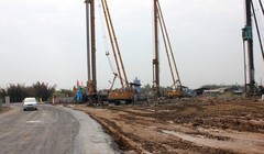 Các địa phương rất trông chờ nguồn vốn cấp phát từ ngân sách trung ương để đầu tư vào các dự án hạ tầng. 38% nguồn vốn trung ương rót xuống được đầu tư vào đây. Ảnh:TL