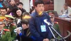 Bị cáo Hiếu khai nhận trước tòa - Ảnh: Nam Anh