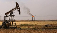 Giếng bơm dầu ở mỏ dầu Rmeilane ở Syria. (Ảnh: AFP) 