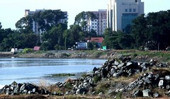 Hiện trường vụ “lấp sông Đồng Nai làm dự án” ngày 29.12 - Ảnh: Đào Ngọc Thạch