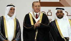 Tổng thống Thổ Nhĩ Kỳ Recep Tayyip Erdogan trong buổi lễ nhận bằng tiến sĩ danh dự của Đại học Qatar vào ngày 2.12