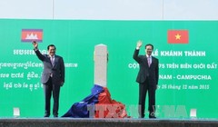 hủ tướng Chính phủ Nguyễn Tấn Dũng và Thủ tướng Chính phủ Hoàng gia Campuchia Hun Sen chủ trì Lễ khánh thành Cột mốc 275 trên biên giới đất liền Việt Nam - Campuchia.