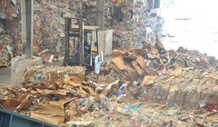 Doanh nghiệp lỗ lũy kế vượt 50% vốn chủ sở hữu sẽ tự động xếp loại 3 về tuân thủ pháp luật. Ảnh minh họa: Sản xuất tại một nhà máy. Ảnh: Minh Tâm