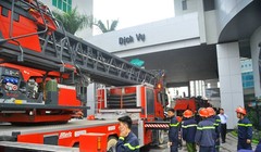 Cháy tòa nhà Toyota Mỹ Đình, hàng trăm người tháo chạy
