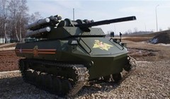 Robot chiến đấu đa năng Uran-9.