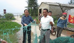 Lưới của ngư dân Cửa Việt bị tàu Trung Quốc phá hoại - Ảnh: Nguyễn Phúc