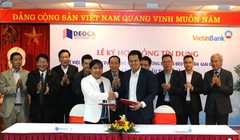 Lễ ký kết vay vốn mở rộng hầm đường bộ Hải Vân giữa Công ty cổ phần Đầu tư Đèo Cả và Ngân hàng Vietinbank - Ảnh: Bộ GTVT.