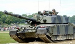 Clip vui: Xem binh sĩ Anh kéo xe tăng 62 tấn