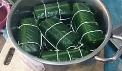 Nồi bánh chưng Đức gói níu chút tết từ quê nhà.