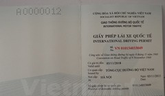 Mẫu giấy phép lái xe quốc tế cấp cho người Việt Nam. (Ảnh: Việt Hùng/Vietnam+)