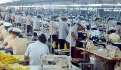Công nhân làm việc trong Khu công nghiệp chung Kaesong (ảnh: Koogle.tv)