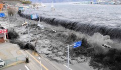 Clip Nhìn lại thảm họa động đất, sóng thần Nhật Bản