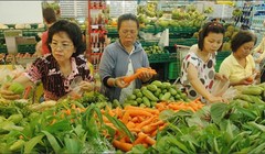 Người tiêu dùng vẫn phải tự bảo vệ mình trong ma trận thực phẩm bẩn. Ảnh minh họa: V. Dũng