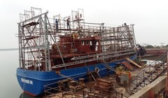 Tàu vỏ sắt Sang Fish 01 sau một thời gian sử dụng bộc lộ nhiều khiếm khuyết khiến ngư dân ngán ngẩm. Ảnh: H.L