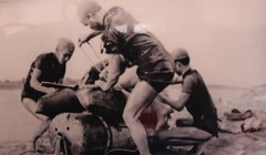 Chiến sĩ Lữ đoàn 126 thực hành tháo lắp thủy lôi vào năm 1968 - Ảnh tư liệu của Quân chủng Hải quân