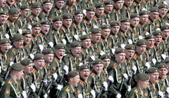 Video quân Nga rầm rập tập diễu binh chuẩn bị Ngày chiến thắng