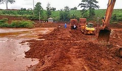 Dân chặn xe chở quặng bauxite vì gây ô nhiễm