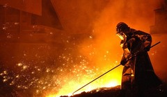 Ngoài nước thải độc, cứ 1 tấn thép ra lò ở Formosa, sẽ thải ra hơn nửa tấn chất thải rắn, 2,3 tấn khí độc, gây bụi kim loại và mưa axit